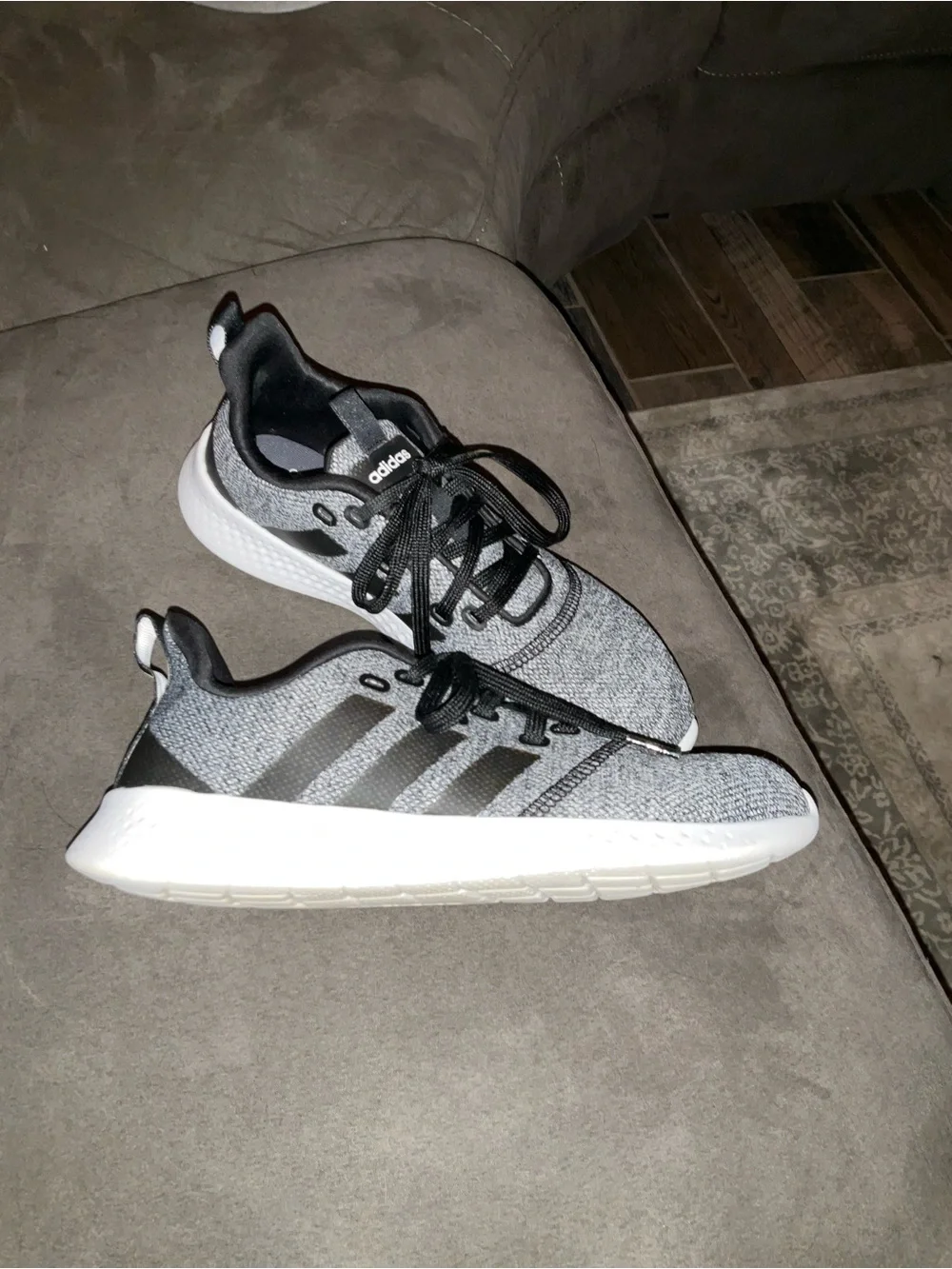 adidas Cloudfoam Men’s Grey Knit Sneakers with Black Accents Sz 8